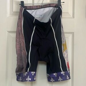 Primal men’s size XL cycling shorts. Great condition!
